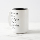 Chiropractor omdat Spine Whisperer geen functie Ti Tweekleurige Koffiemok (Voorkant links)