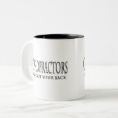 Chiropractors hebben je rug tweekleurige koffiemok (Voorkant links)