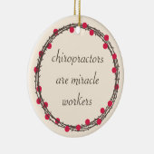 Chiropractors zijn mirakelarbeiders die op maat wo keramisch ornament (Rechts)