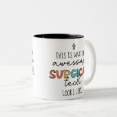 Chirurgische technologiste Funny Surgery OF Tech G Tweekleurige Koffiemok (Voorkant rechts)