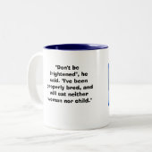 "Chivalrohaai" door Suzi German Tweekleurige Koffiemok (Voorkant links)