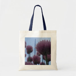 Chive Flowers tegen een Blue Sky Budget Canvas tas