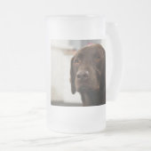 CHOCOLAAT LABRADOR-MOK MATGLAS BIERPUL (Voorkant rechts)