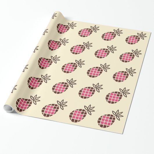 Chocolade-ananas met roze hartritme cadeaupapier (Uitgerold)