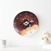 Chocolade Bevroeide gele kachel Donut met bite out Grote Klok (Huis)