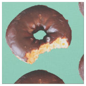 Chocolade Bevroste gele Cake Donut op Mint Groen Stof (Close Up)