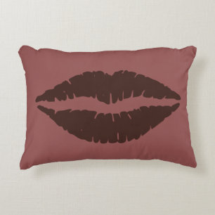 Chocolade Bruine Lipstick Print op Rosy Brown Decoratief Kussen