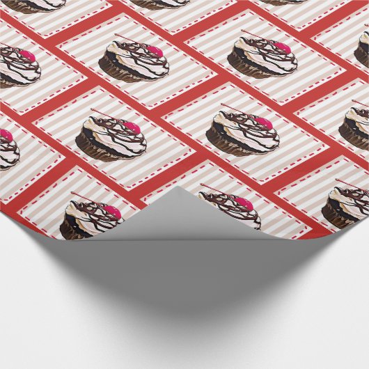 Chocolade Cupcake met Cherry Red Gift Wrap Cadeaupapier (Hoek)