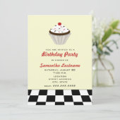 Chocolade Cupcake met Cherry Retro Birthday Party Kaart (Staand voorkant)