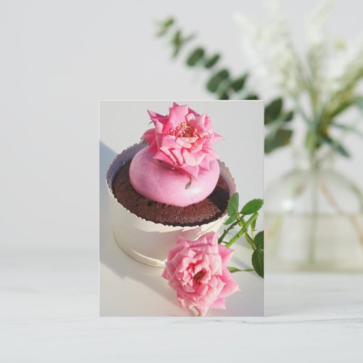 Chocolade Cupcake met roze Rose Briefkaart (Staand voorkant)