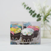 Chocolade cupcakes op een "koekjestop" 2 briefkaart (Staand voorkant)