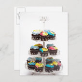 Chocolade cupcakes op een taartstand briefkaart (Voorkant / Achterkant)