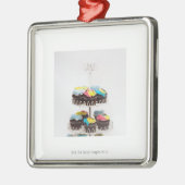 Chocolade cupcakes op een taartstand metalen ornament (Links)