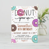 Chocolade Donut Groeit Birthday Invitation Kaart (Staand voorkant)