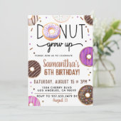 Chocolade Donut Groeit Birthday Invitation Kaart (Staand voorkant)