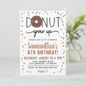 Chocolade Donut Groeit Birthday Invitation Kaart (Staand voorkant)