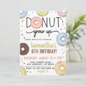 Chocolade Donut Groeit Birthday Invitation Kaart (Staand voorkant)