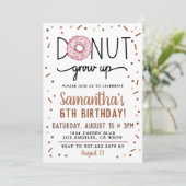 Chocolade Donut Groeit Birthday Invitation Kaart (Staand voorkant)