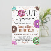 Chocolade Donut Groeit Birthday Invitation Kaart (Staand voorkant)