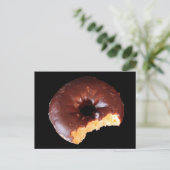 Chocolade Donut met grote biet eruit gehaald Briefkaart (Staand voorkant)