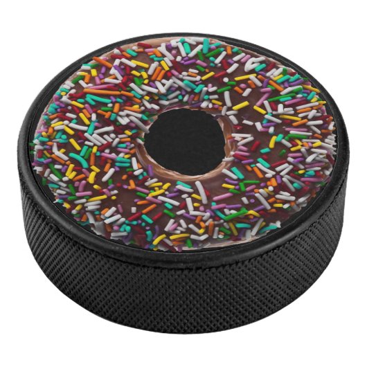 Chocolade Donut met kleurrijke sproinkles Hockey Puck (3/4)