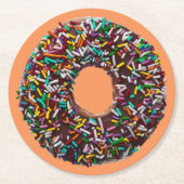 Chocolade Donut met kleurrijke sproinkles Ronde Kartonnen Onderzetter (Voorkant)