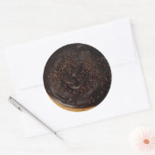 Chocolade donut ronde glanzende stickers (Envelop)