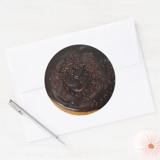 Chocolade donut ronde glanzende stickers (Envelop)