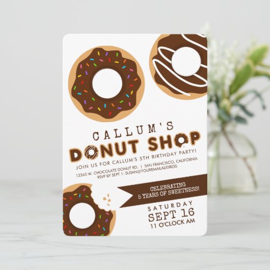 Chocolade Donut Shop Verjaardagsfeest Uitnodiging (Staand voorkant)