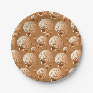 Chocolade en geelbruine zeeschelpen op cacaobruin papieren bordje