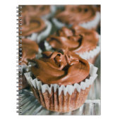 Chocolade Frosted Cupcakes op Bord Foto Notitieboek (Voorkant)