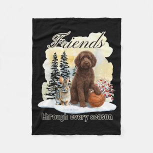 Chocolade Goldendoodle en vriend in wintersneeuw S Fleece Deken