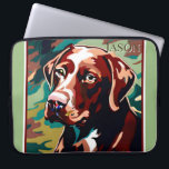 Chocolade Lab Dog op Camo Background Laptop Sleeve<br><div class="desc">Dit ontwerp van het sleeve van de laptop kenmerkt een buste van een chocoladelaboratorium tegen camouflage achtergrond. Voeg een naam voor verpersoonlijking toe. Geweldig voor de jager of het hondenliefhebber in je leven. Creëer door Simply Farmhouse Press.</div>