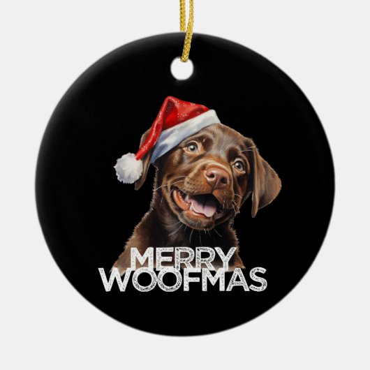 Chocolade lab hond kerstmuts MERRY WOOFMAS grappig Keramisch Ornament (Voorkant)