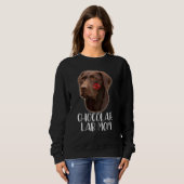 Chocolade Lab mam Chocolade Labrador lipstick aan Trui (Voorkant volledig)