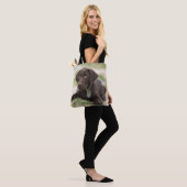Chocolade Lab Puppy Tote Bag (Op model)