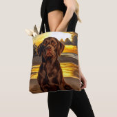 Chocolade Labrador bij zonsondergang Tote Bag (Dichtbij)