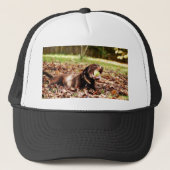 Chocolade Labrador die met een bal speelt Trucker Pet (Voorkant)