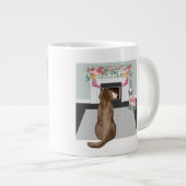 Chocolade Labrador Dog kerstFireplace Scene Grote Koffiekop (Voorkant rechts)