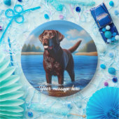 Chocolade Labrador en Blue Lake Papieren Bordje (Feest)