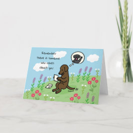 Chocolade labrador en brief iemand geeft om kaart