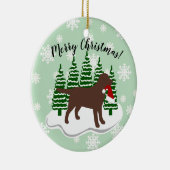 Chocolade Labrador-kerstEvergreen Snowflakes Keramisch Ornament (Rechts)