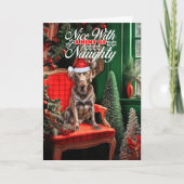 Chocolade Labrador Kersthond Naughty or Nice Feestdagen Kaart (Voorkant)