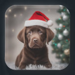Chocolade Labrador Kerstmis Papieren Bordje<br><div class="desc">Schattigee Chocolate Labrador puppy met een kerstmuts.</div>