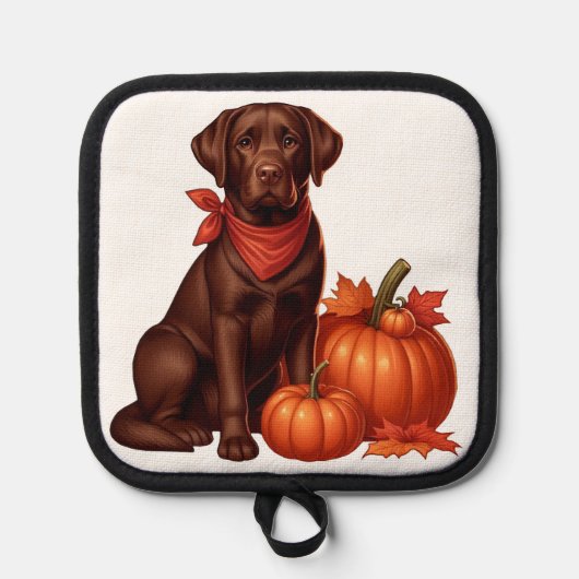 Chocolade labrador met rode bandana door pompoenen pannenlap (Voorkant)