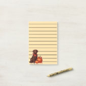 Chocolade labrador met rode bandana door pompoenen post-it® notes (Op bureau)