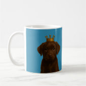 Chocolade Labrador Puppy in Gouden Kroon Schattige Koffiemok (Links)