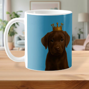 Chocolade Labrador Puppy in Gouden Kroon Schattige Koffiemok