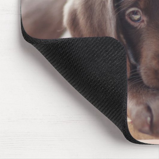 Chocolade Labrador Puppy met Speelgoed Duck Muismat (Hoek)