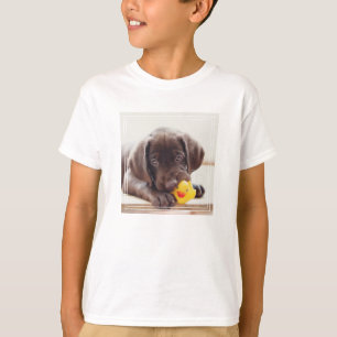 Chocolade Labrador Puppy met Speelgoed Duck T-shirt